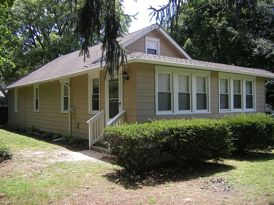 W. Franklin - Exterior