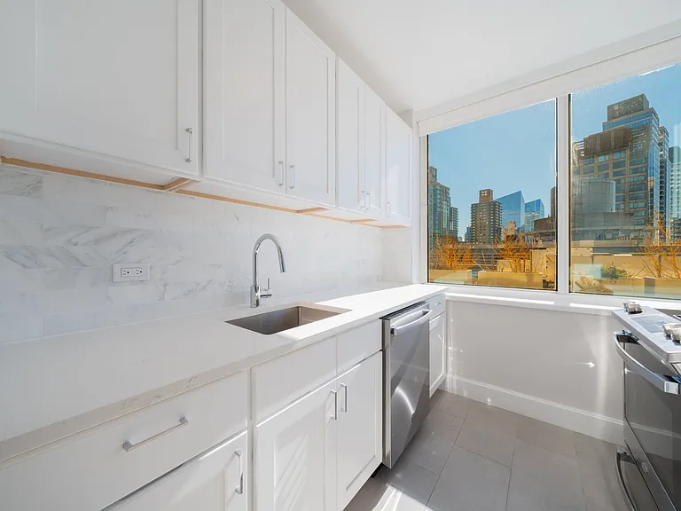 140 Riverside Blvd #2204 — Photo 5