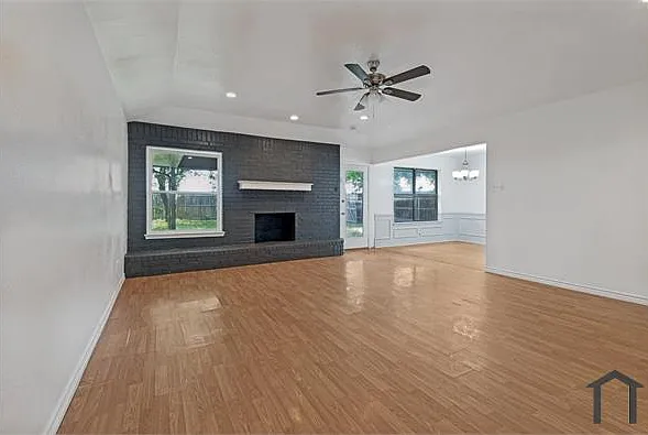 223 Meadowbrook Ln — Photo 2