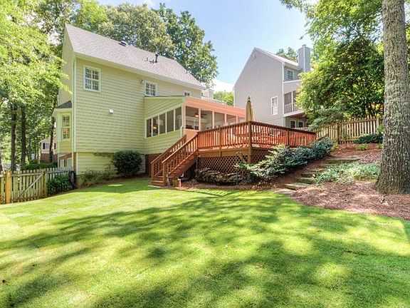 4th image of 305 Woodchuck Ct