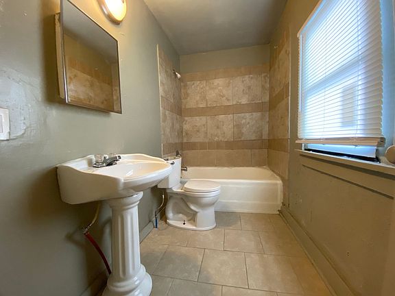3rd image of 1613 E Park Pl #A