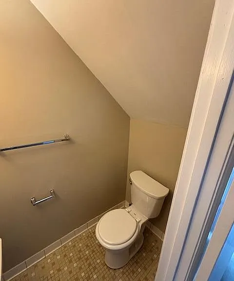 1090 N Guignard Dr — Photo 3