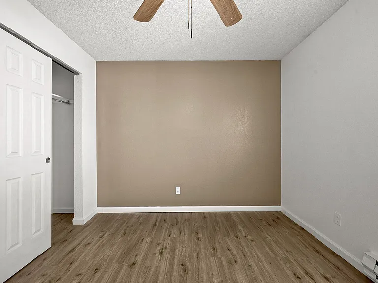 1535 Poplar Dr #21 — Photo 13