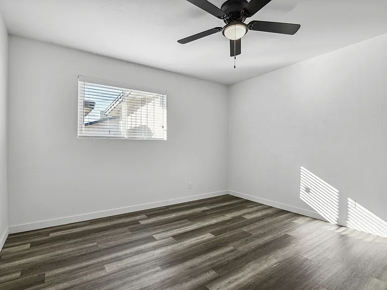 1229 W 4th St #1 — Photo 7