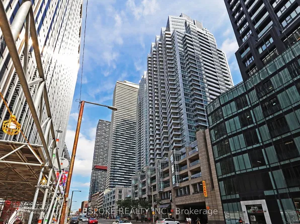 2191 Yonge St #3012, Toronto, ON M4S 3H8