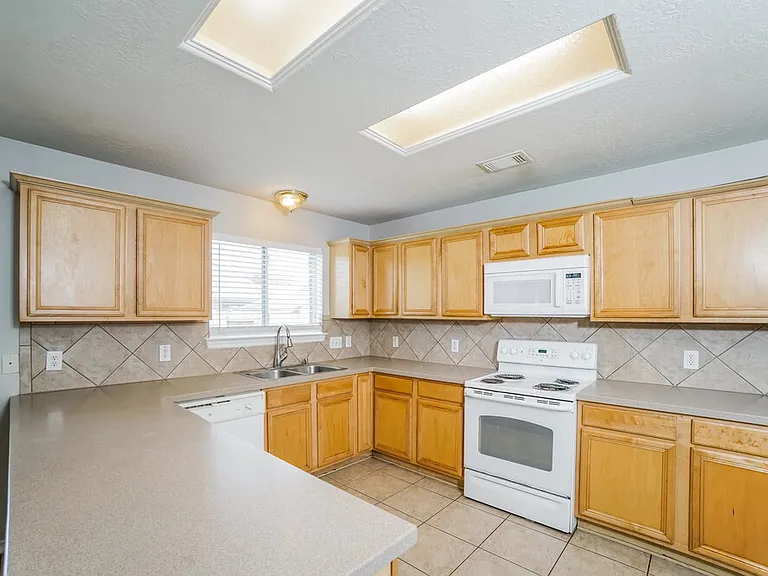 13030 Sandhill Park Ln — Photo 11