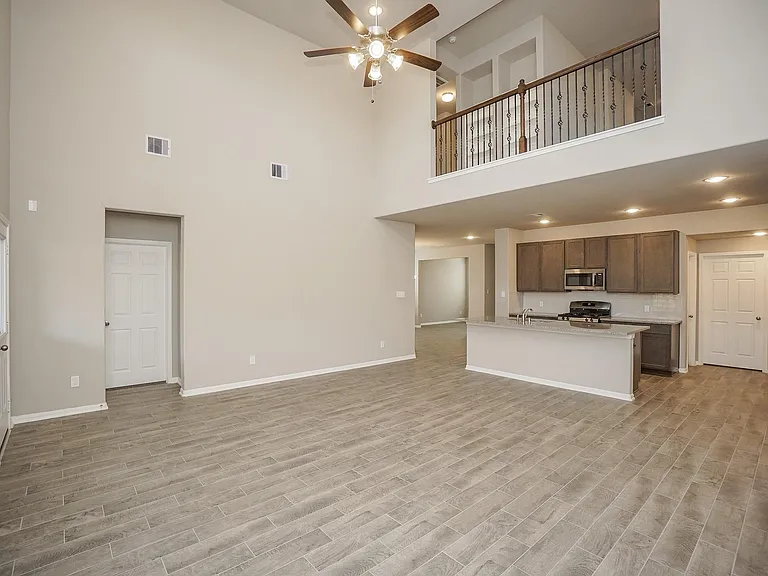 5463 Grand View Dr — Photo 6
