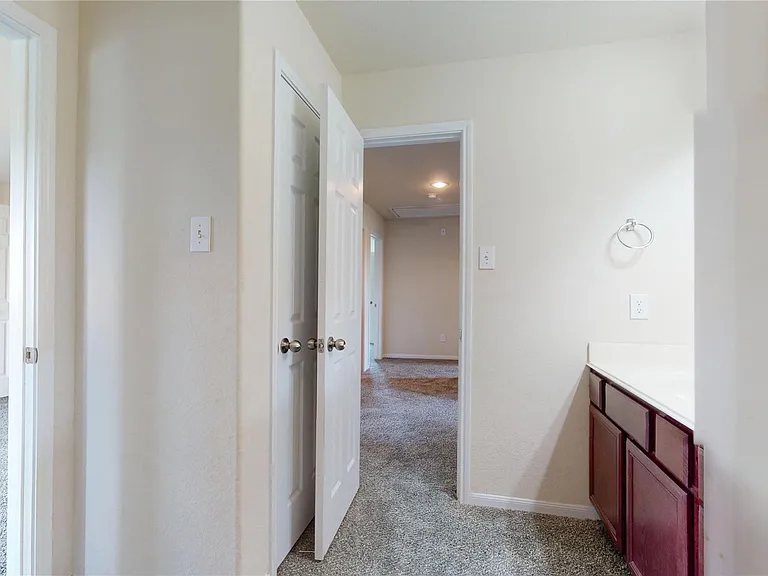 2102 Red Cedar Trl — Photo 37