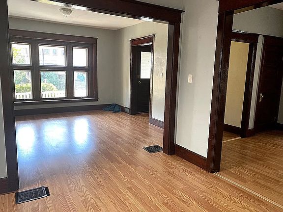4th image of 36 Glendale Pl