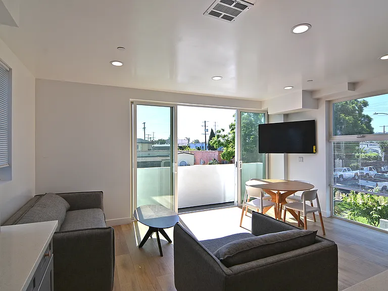 2533 S Curson Ave #3H — Photo 11