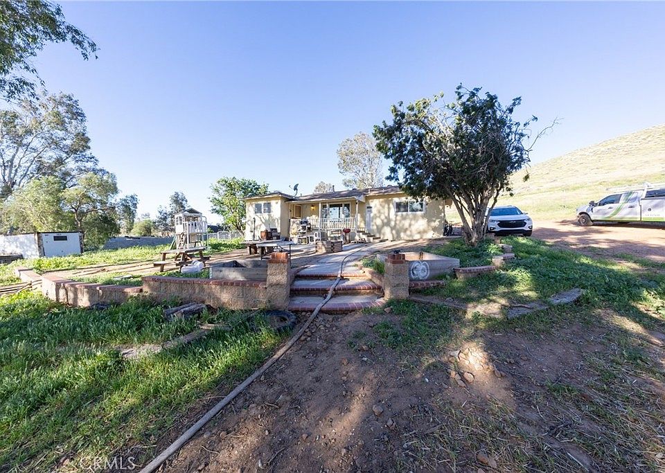 1st image of 3490 Lindsay St