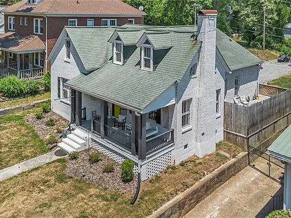 3rd image of 704 6th St