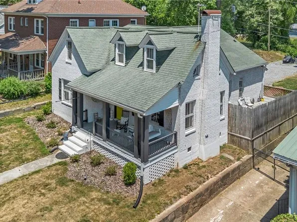 704 6th St, North Wilkesboro, NC 28659