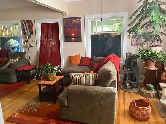 Living Room. (Plants and Knick Knacks no longer there