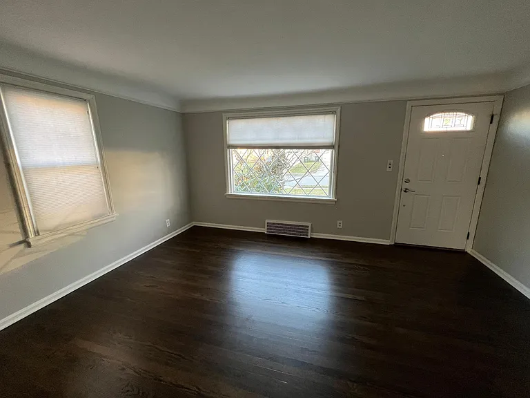 1528 Woodrow Ave — Photo 21