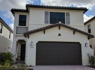 9525 W 32nd Ln, Hialeah, FL 33018