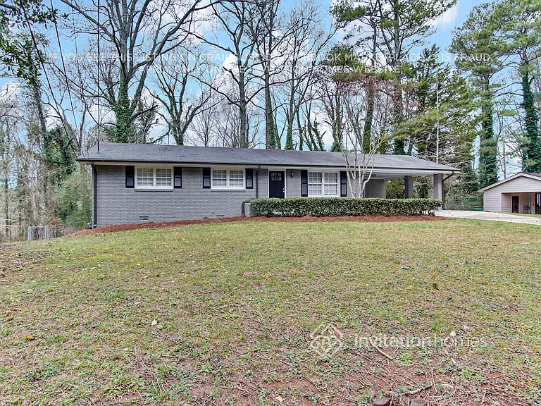 391 Derbyshire Dr — Photo 2