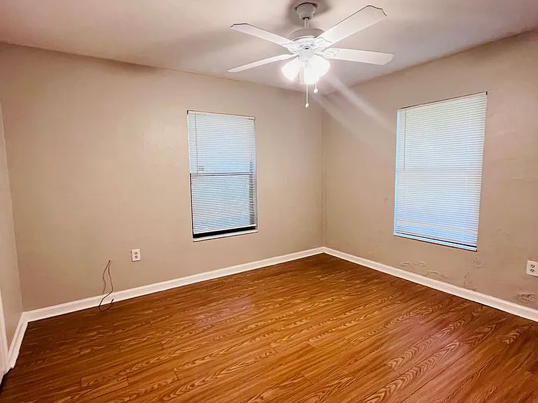 581 Holyoke Ct — Photo 8
