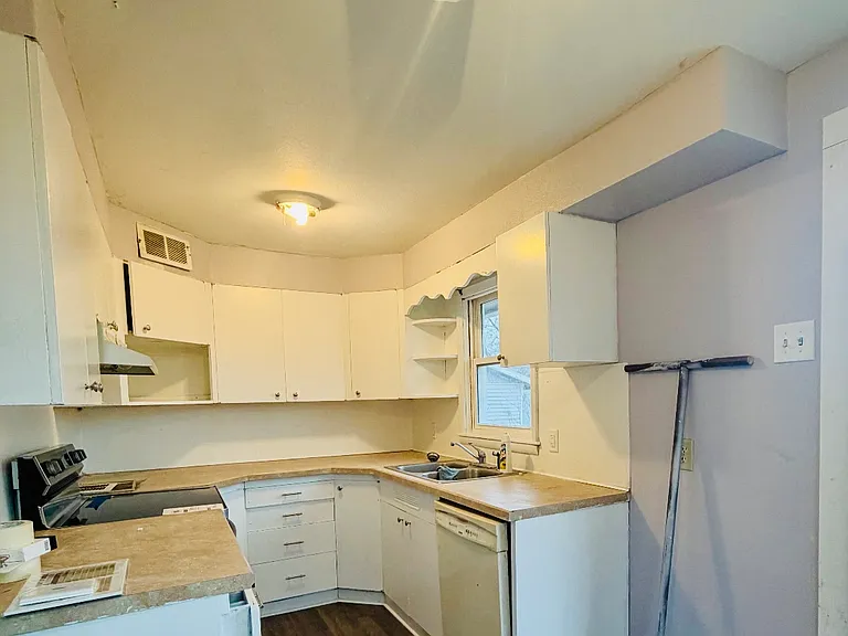 408 NE 3rd St — Photo 5