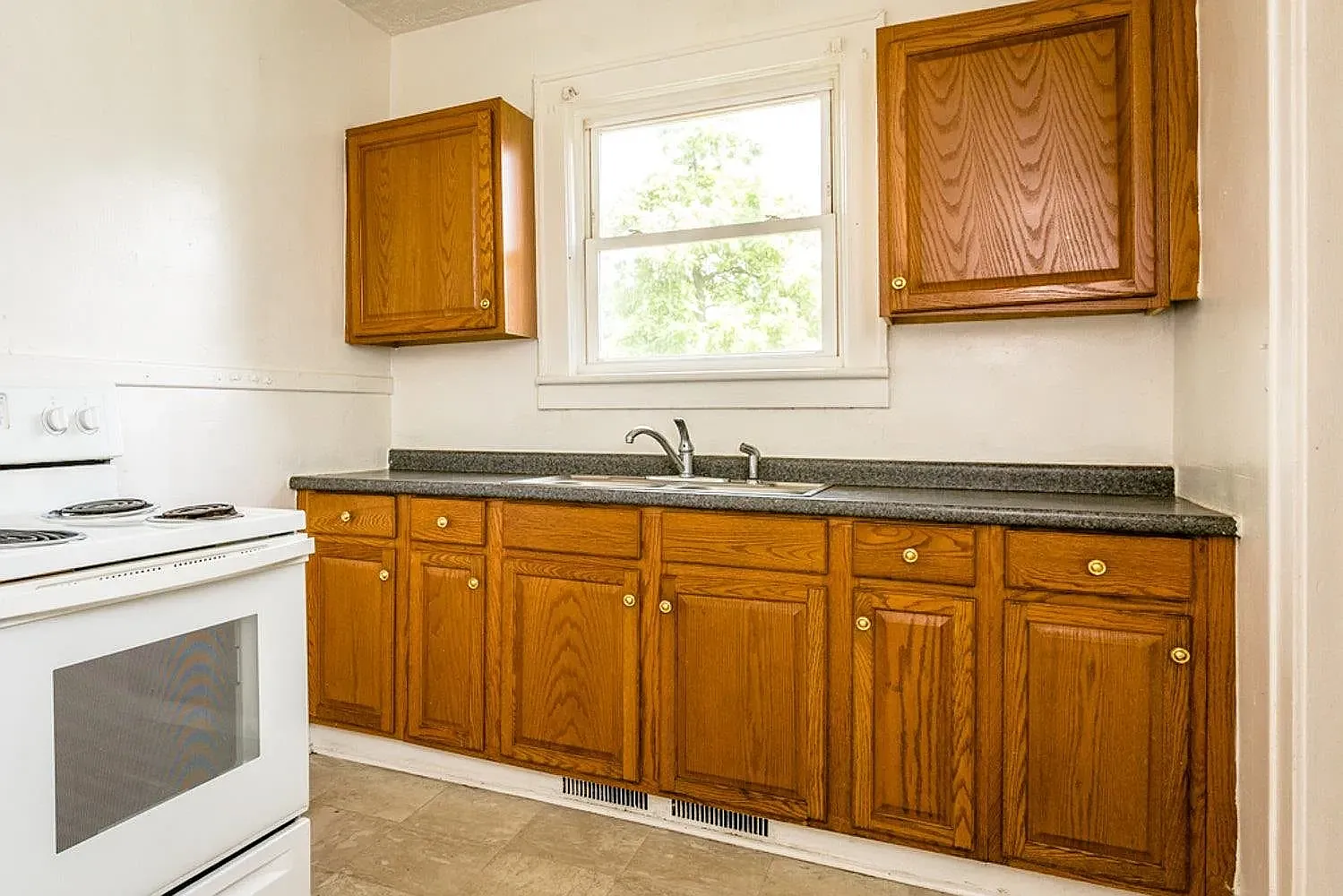 1 bed, 900 sqft, $1,350 — Photo 3