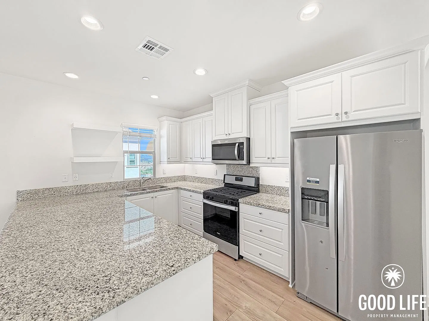 Sd: 2bd/2.5ba Townhome In San Marcos W/ Dual Ensuite Bedrooms, Covered Balcony & 2-Car Garage! — Photo 3