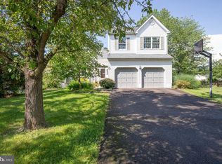 505 Country Pointe Cir, Perkasie, PA 18944