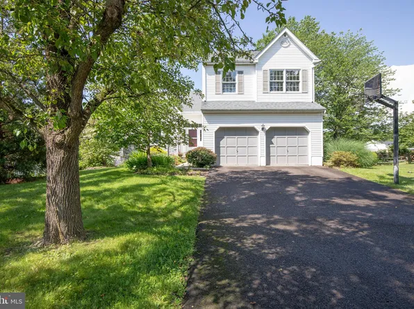 505 Country Pointe Cir, Perkasie, PA 18944