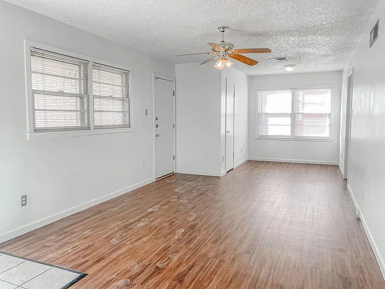 4904 44th St — Photo 3