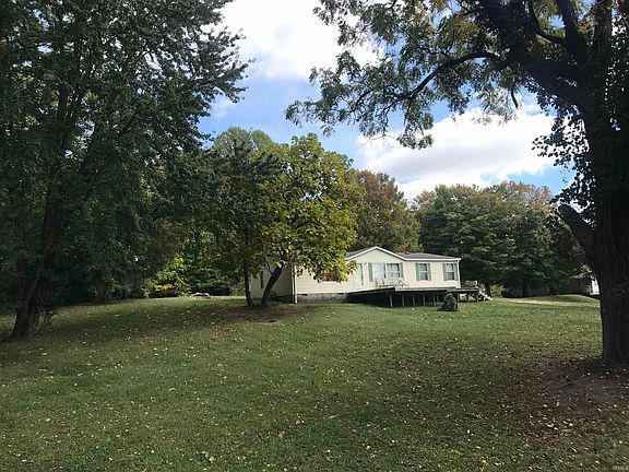 3rd image of 1496 N Hillcrest Dr