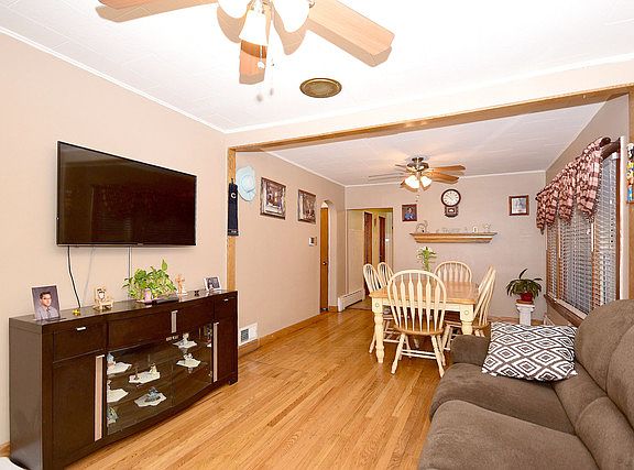 4th image of 3301 N Oconto Ave
