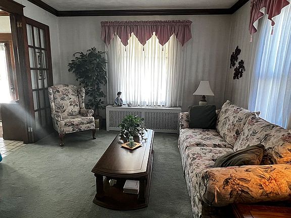 1 of 2 possible living rooms