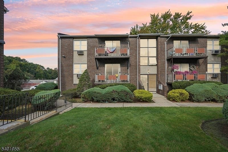 1st image of 421 Bloomfield Ave APT C1