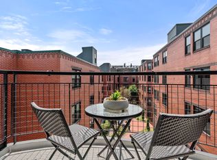17 Harcourt St #402A, Boston, MA 02116