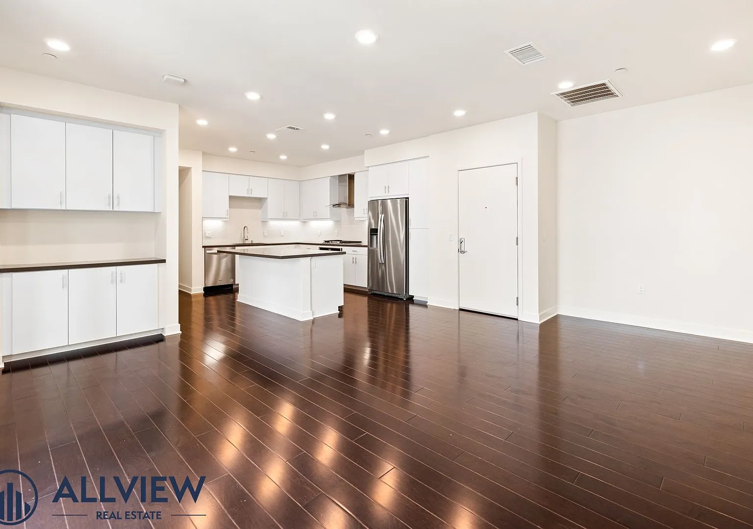 Welcome to this modern 2 bed/2 bath home at The Central Park West! — Photo 3