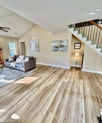 3rd image of 11515 Sturbridge Ct