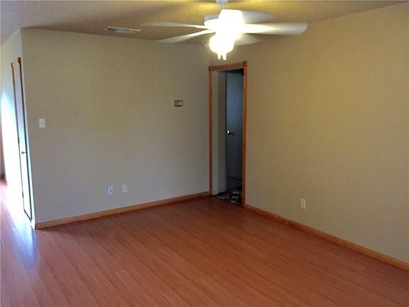 5th image of 1107 W Lindsey St