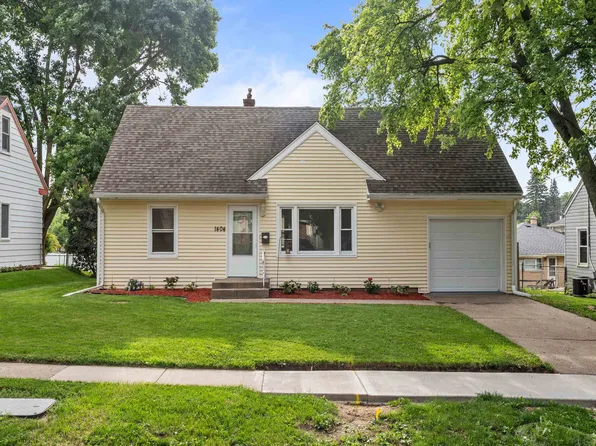 1404 Florist Dr, Rockford, IL 61108