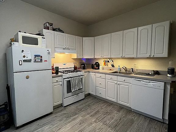 3rd image of 1921 Wallace St APT 1R