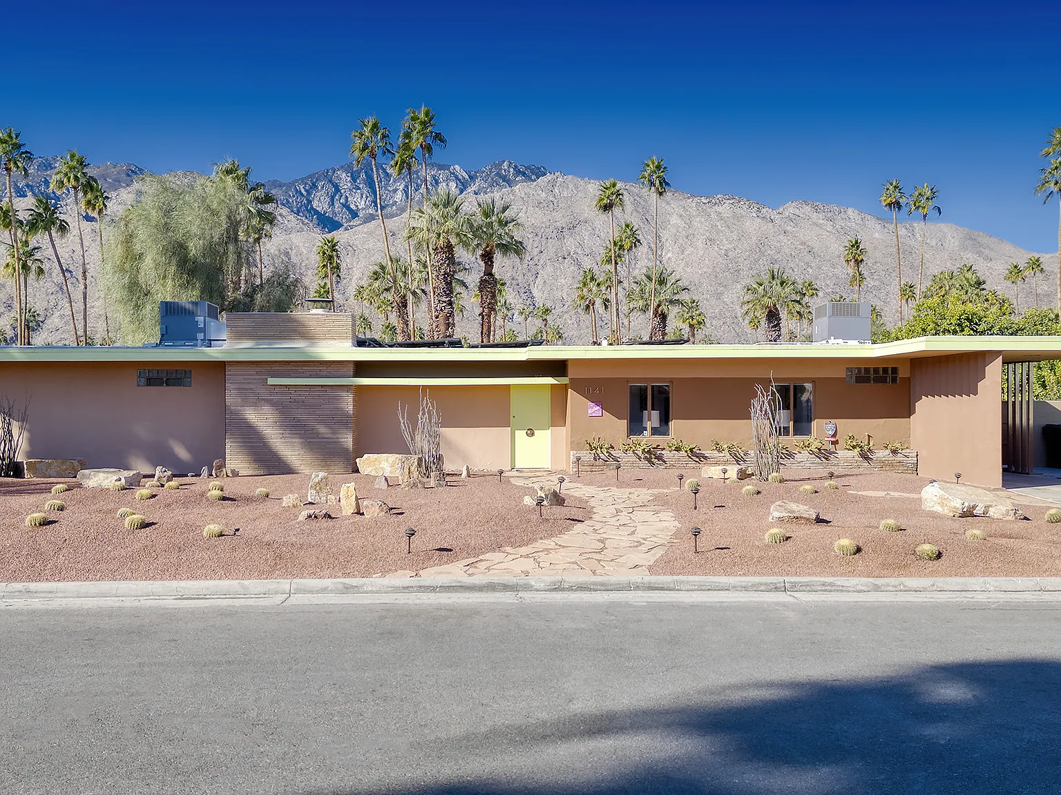 3 bed, 1589 sqft, $6,000 — Photo 2