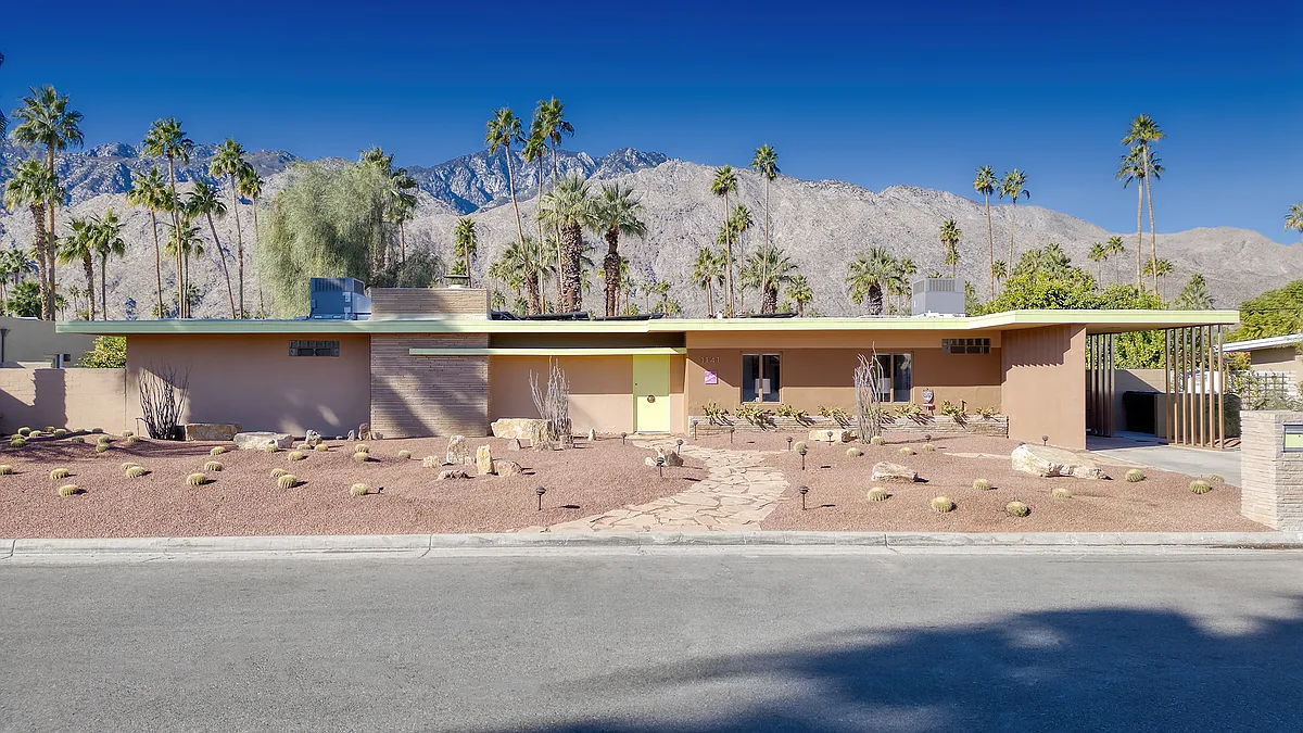 1950s home with western views of the San Jacinto mountains. - 1141 S Calle Marcus