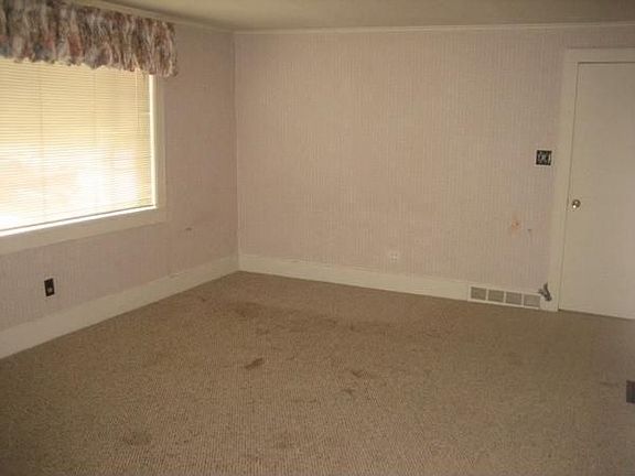 3rd image of 118 School St