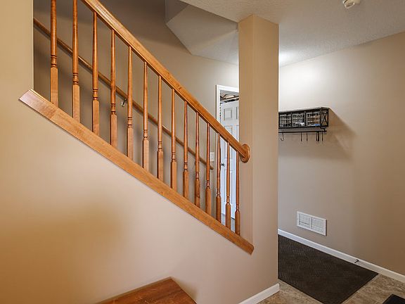 3rd image of 776 31st St W