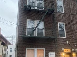 2261 27th St #1A, Astoria, NY 11105