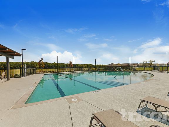 3rd image of 2411 Carlow Ln