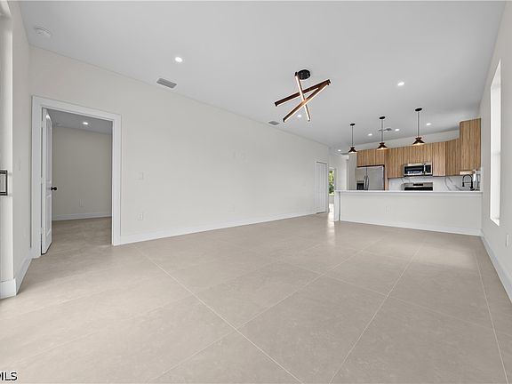 3rd image of 2919 Meadow Rd