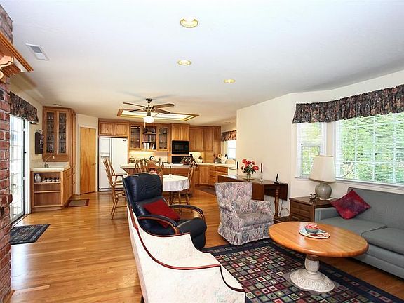 4th image of 3387 Lubich Dr