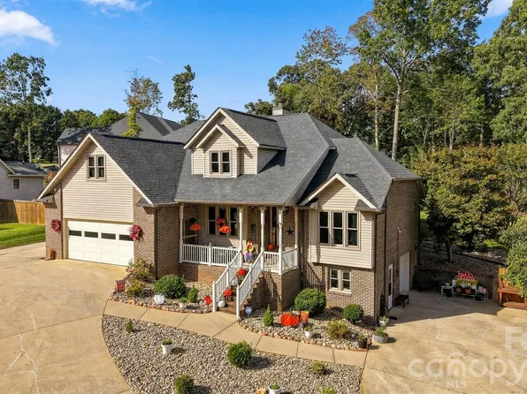 3645 Wandering Ln NE, Hickory, NC 28601