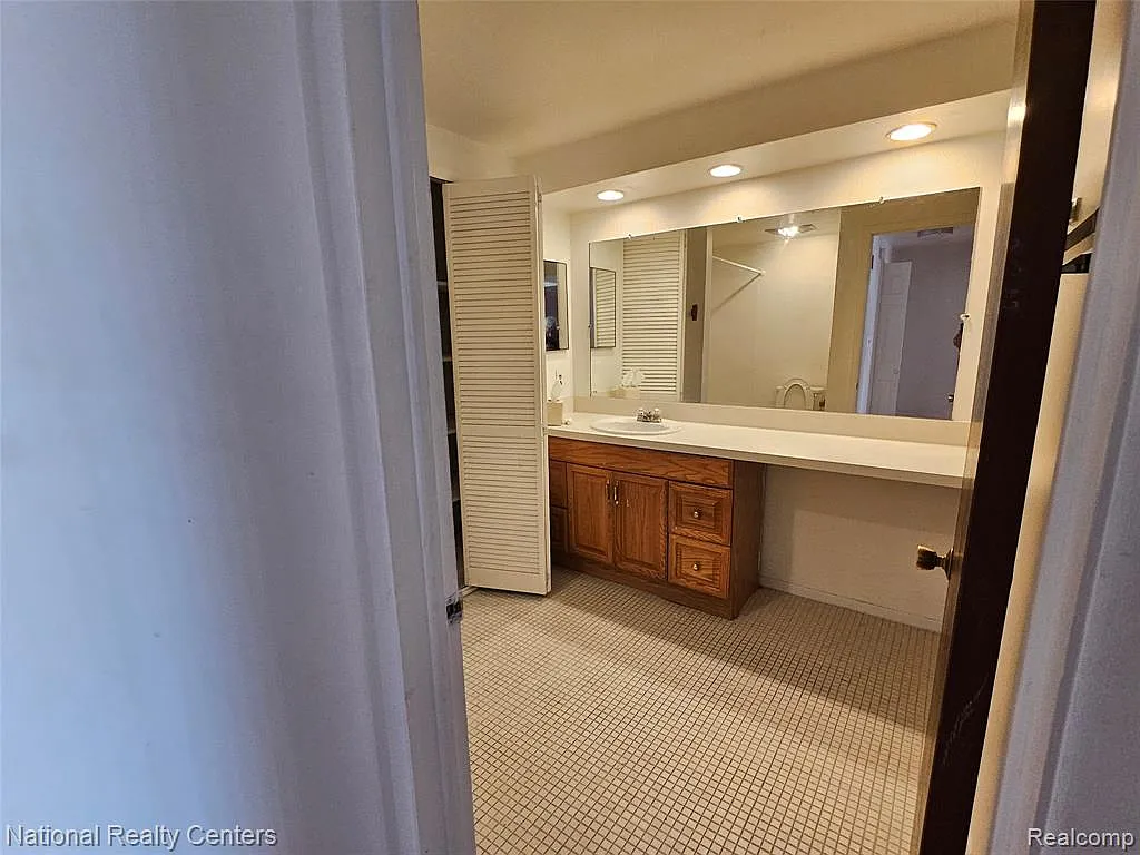2 bed, 1.5 bath, 1311 sqft, $1,400 — Photo 3