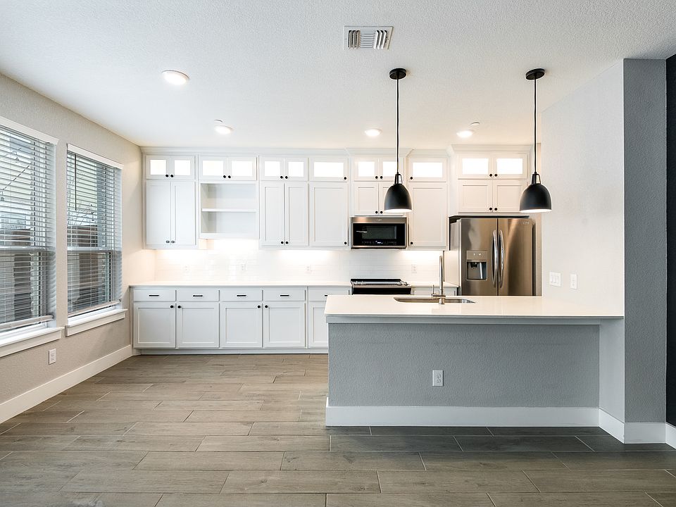 1st image of 2133 Lovedale Ave Unit 204