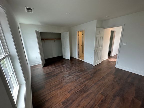 5th image of 219 E 7th St